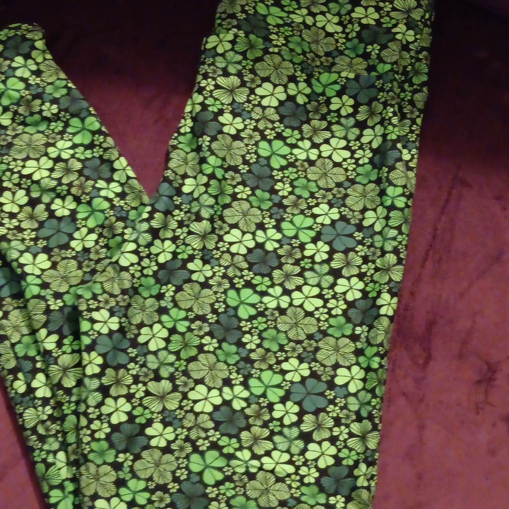 Lularoe clover leggings